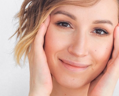 Trattamento lifting non chirurgico per un viso più tonico più a lungo